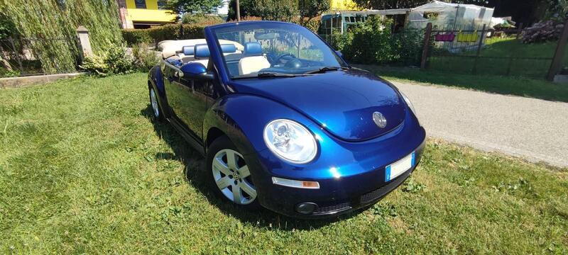 Volkswagen New Beetle Cabrio TDI 105CV Lim. Red Edt. del 2007 usata a Borgomanero